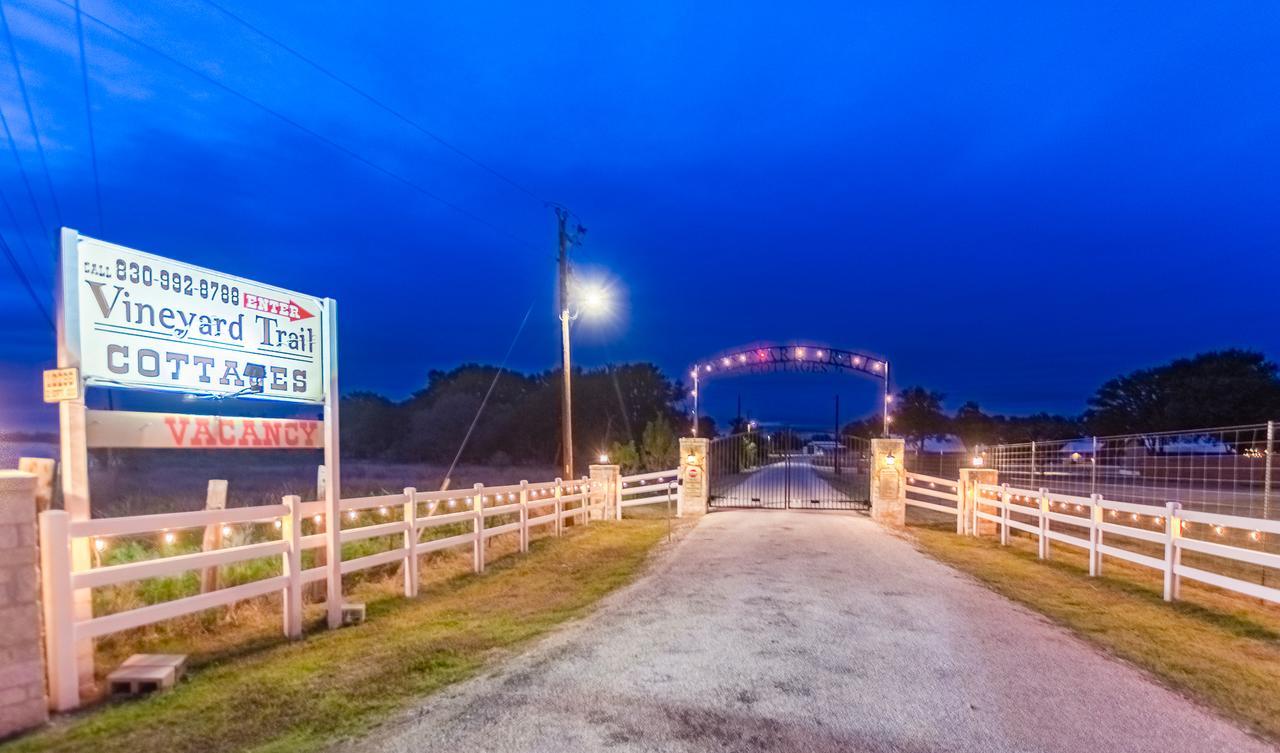 Vineyard Trail Cottages- Adults Only Fredericksburg Værelse billede
