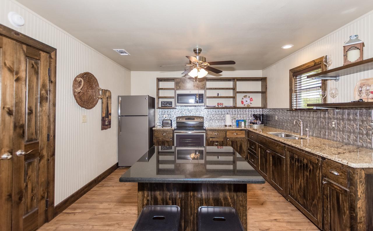 Vineyard Trail Cottages- Adults Only Fredericksburg Værelse billede