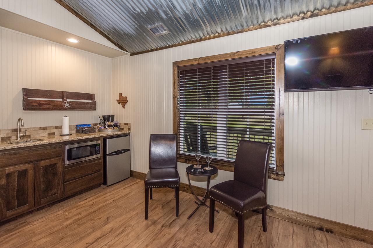 Vineyard Trail Cottages- Adults Only Fredericksburg Værelse billede